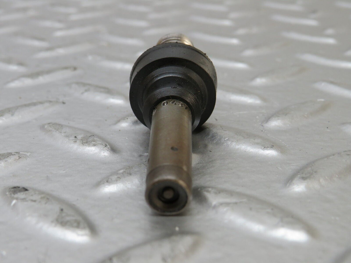 26250 Mercedes-Benz W116 450SE Fuel Injector Bosch 0437502010