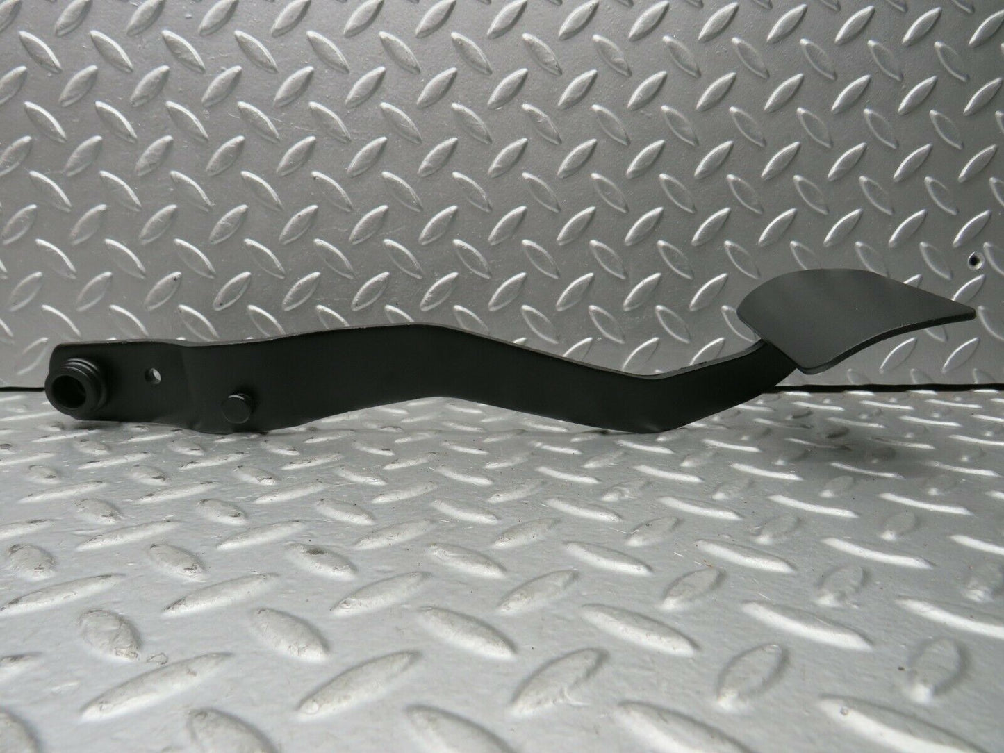 22138 Mercedes-Benz S123 280TE Wagon Brake Pedal