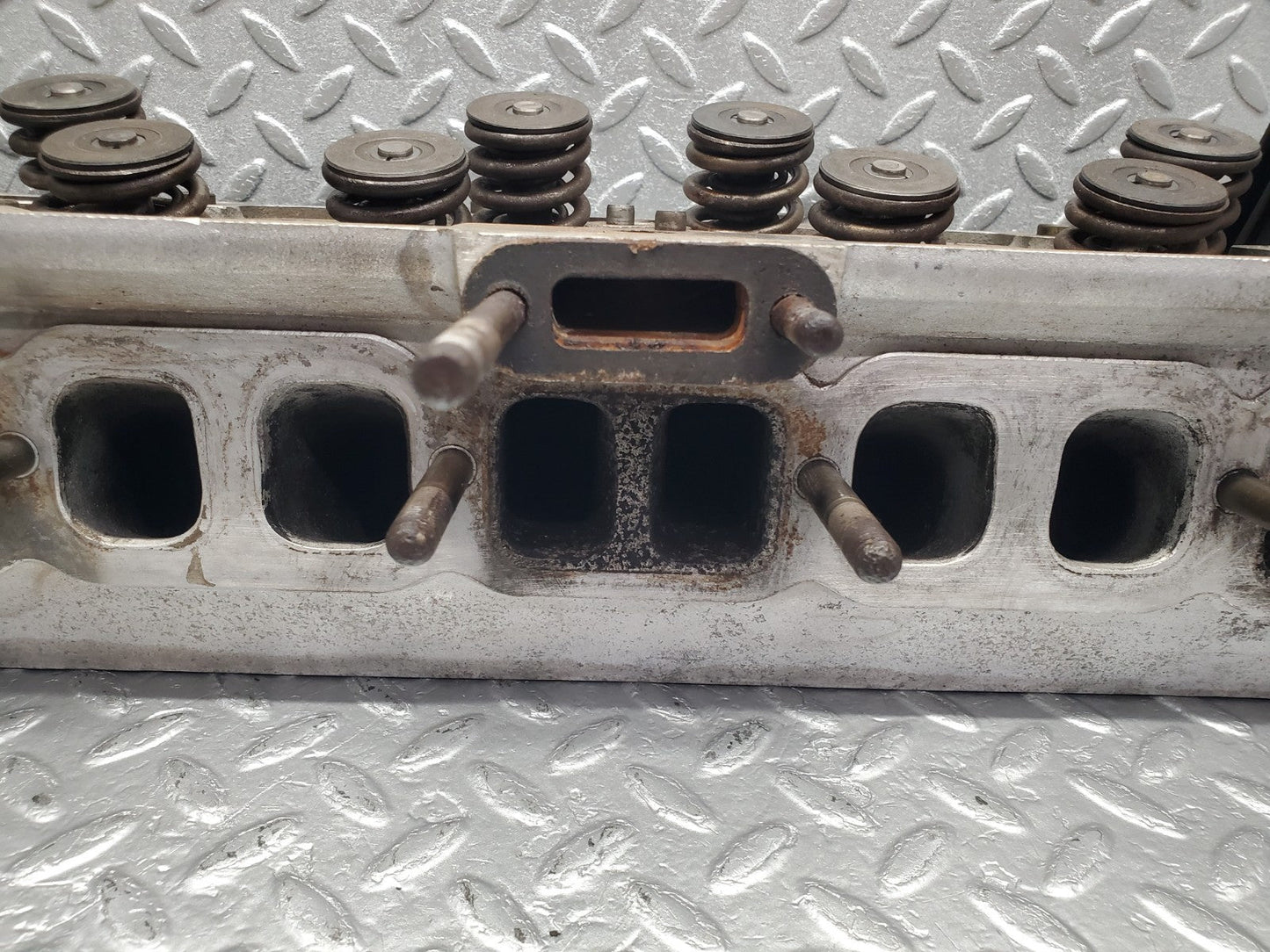 W112 cylinder head used OEM