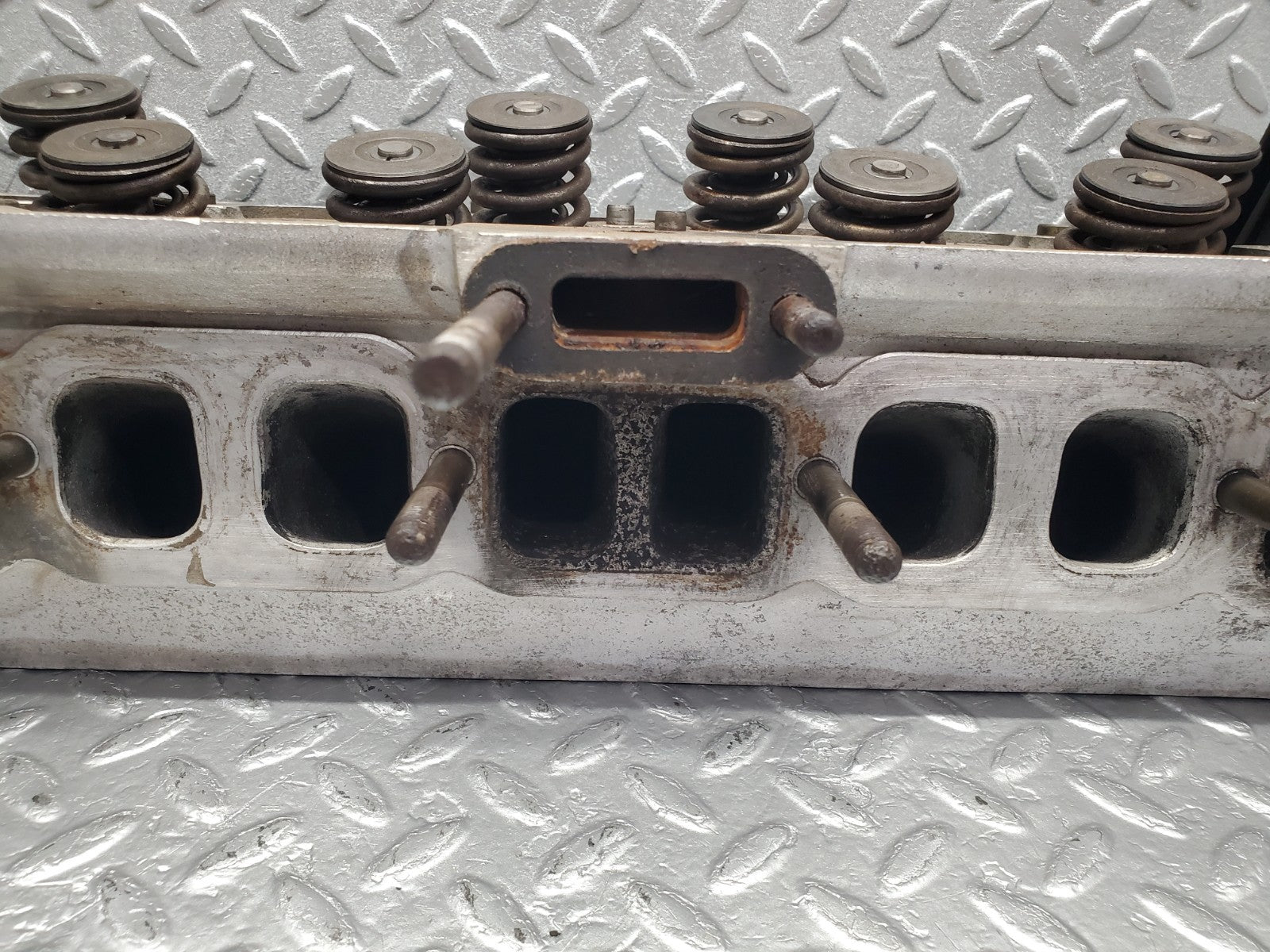 W112 cylinder head used OEM
