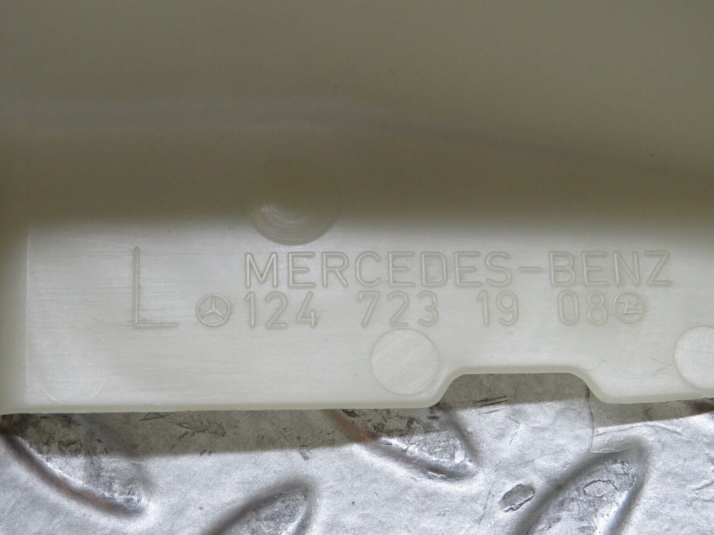 29111 Mercedes-Benz C124 320CE Left Door Lock Mechanism Cover 1247231908