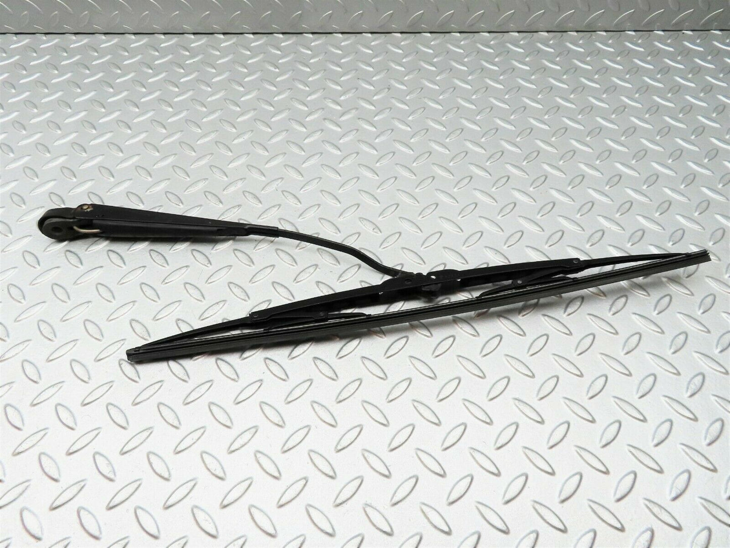 3935 Mercedes-Benz S123 200T Wagon Front Right Wiper Arm Bosch 3399990553