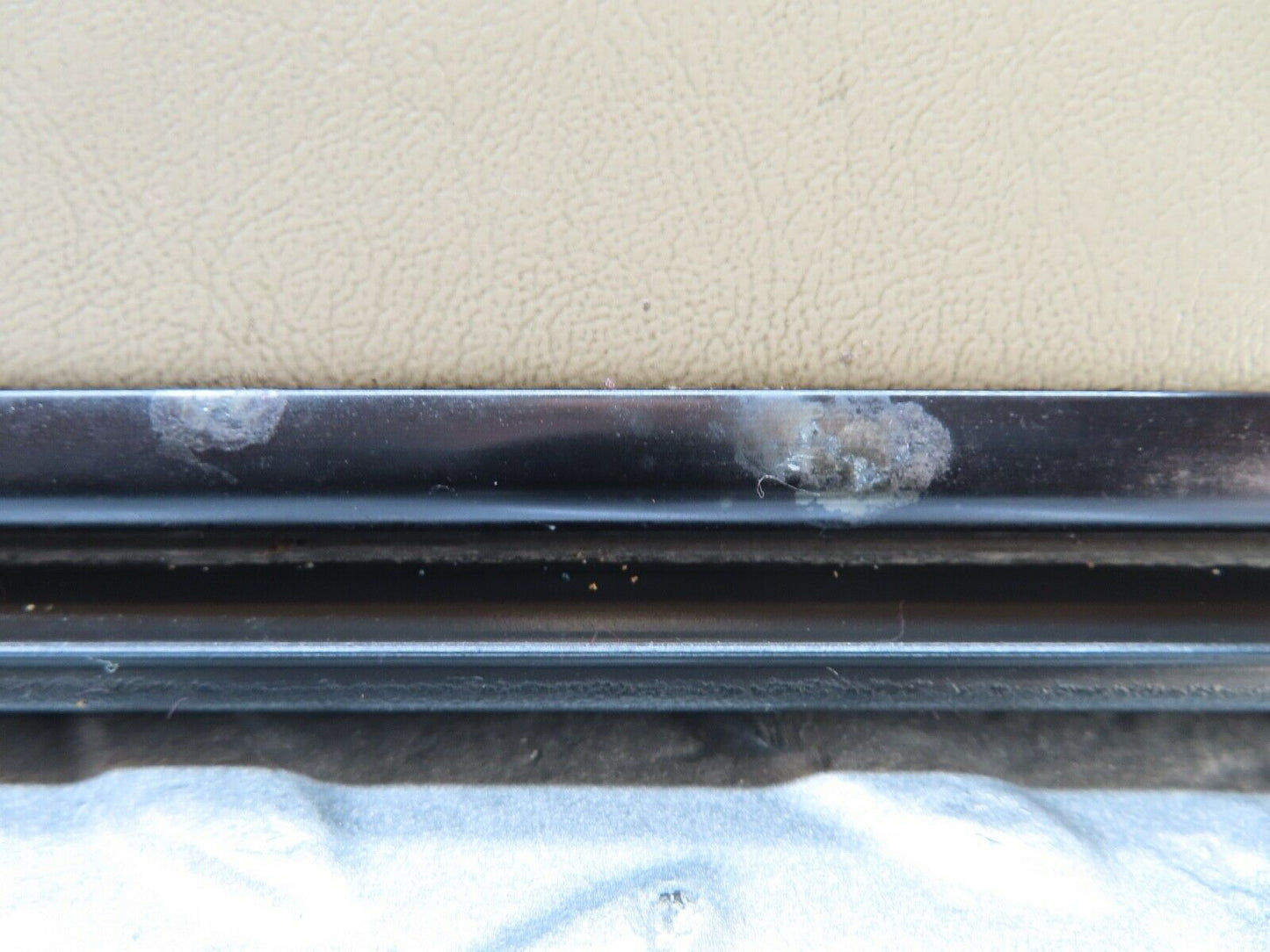 19939 Mercedes-Benz R129 300SL Coupe Left Door Card Cream