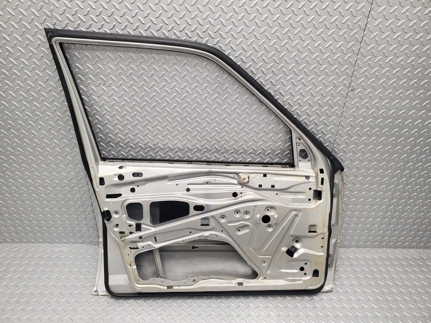 46122 Mercedes-Benz W124 Front Left Door