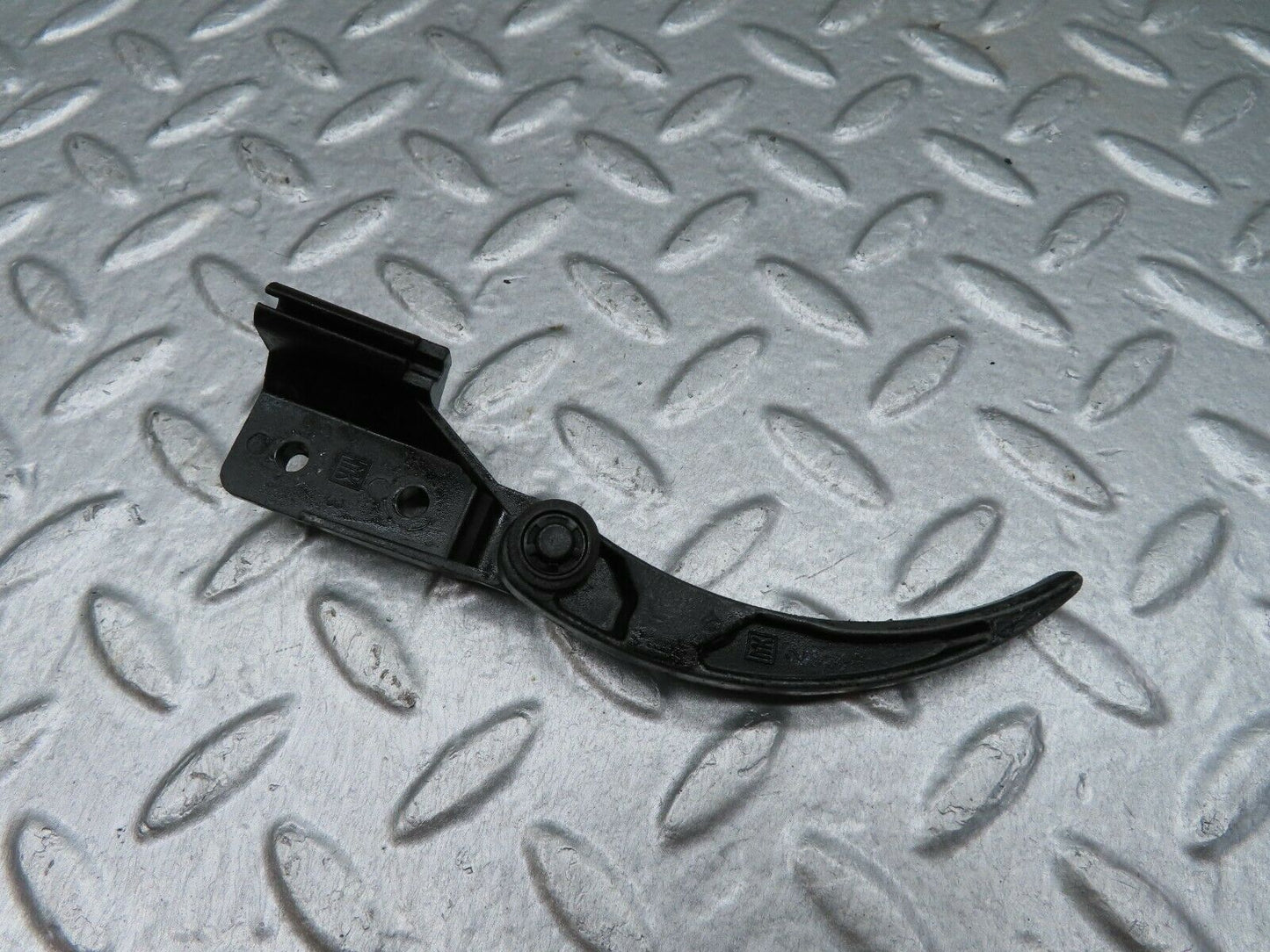 18059 Mercedes-Benz W123 200 Hood Opener Bonnet Opener Release