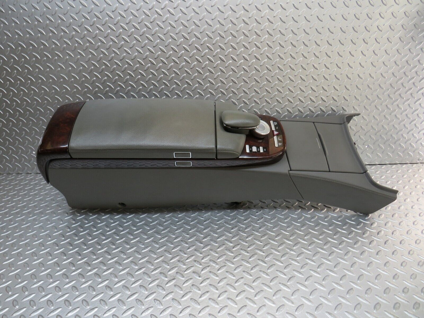 35124 Mercedes-Benz W221 Centre Console