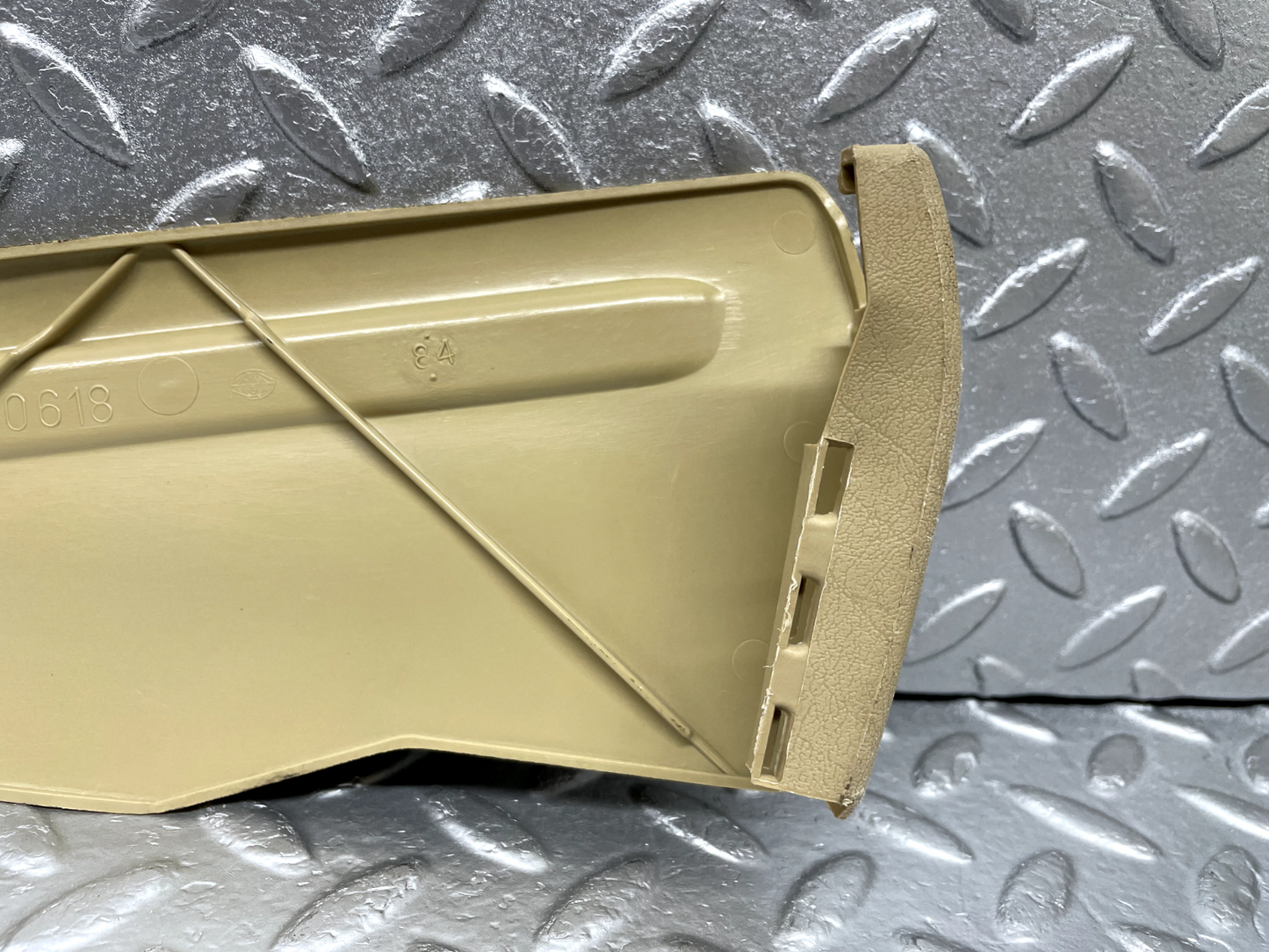 44280 Mercedes-Benz W123 280E Front Right Seat Cover Trim Beige 1239100618