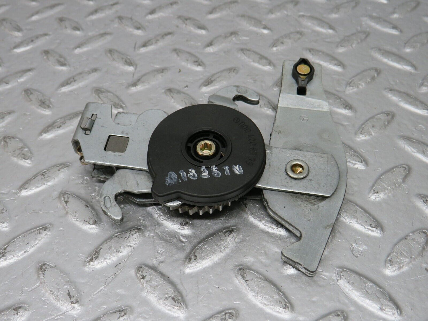 33471 Mercedes-Benz W202 C180 Handbrake Adjusting Regulator 0004200779