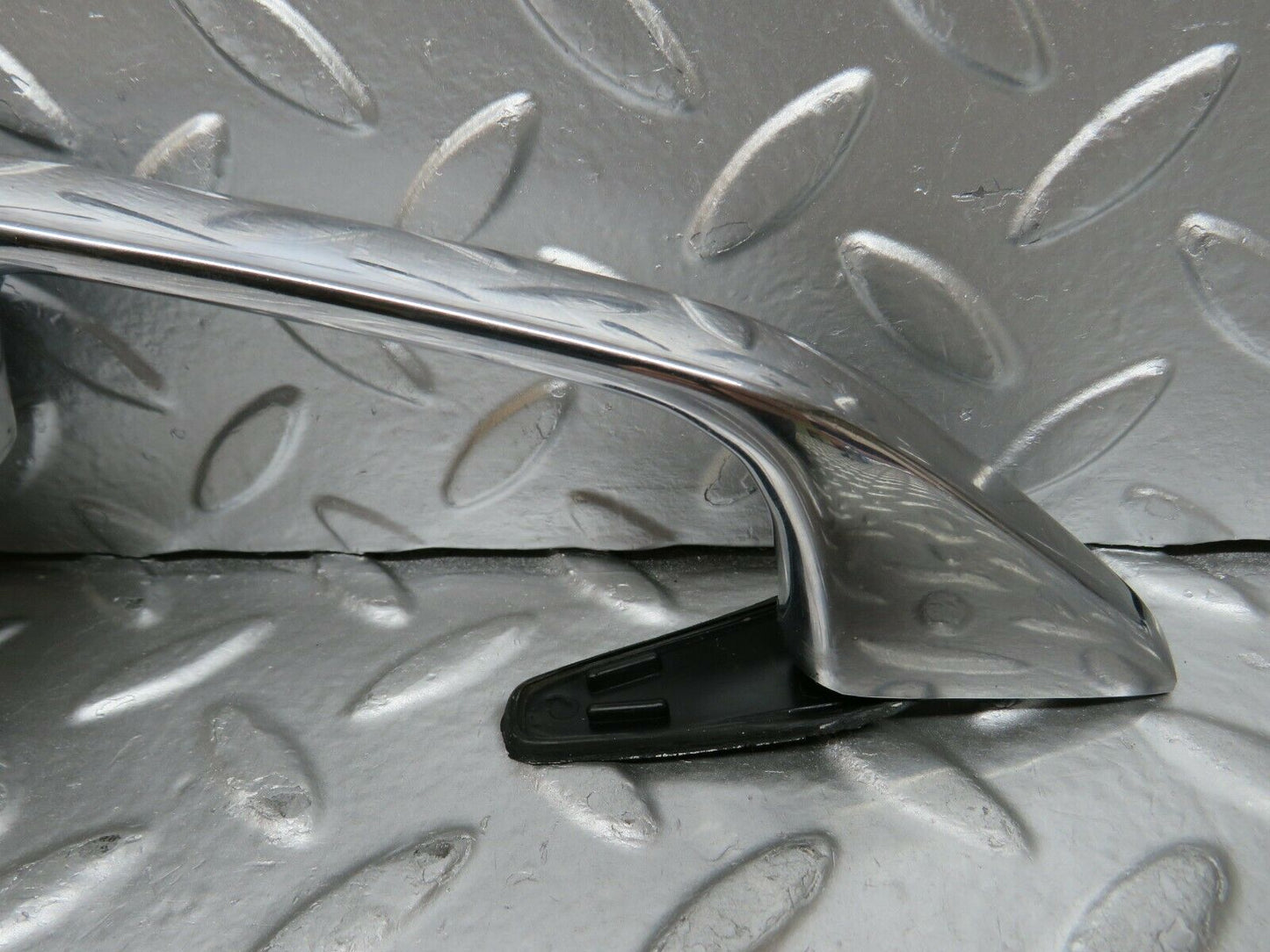 24457 Mercedes-Benz W108 Door Handle Front Right No Key 1087661401
