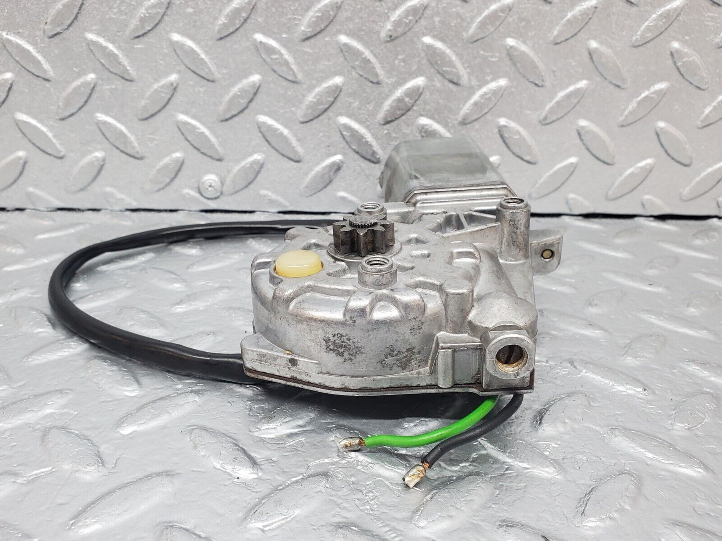 44294 Mercedes-Benz W123 280E Rear Right Window Regulator Motor 0130821016