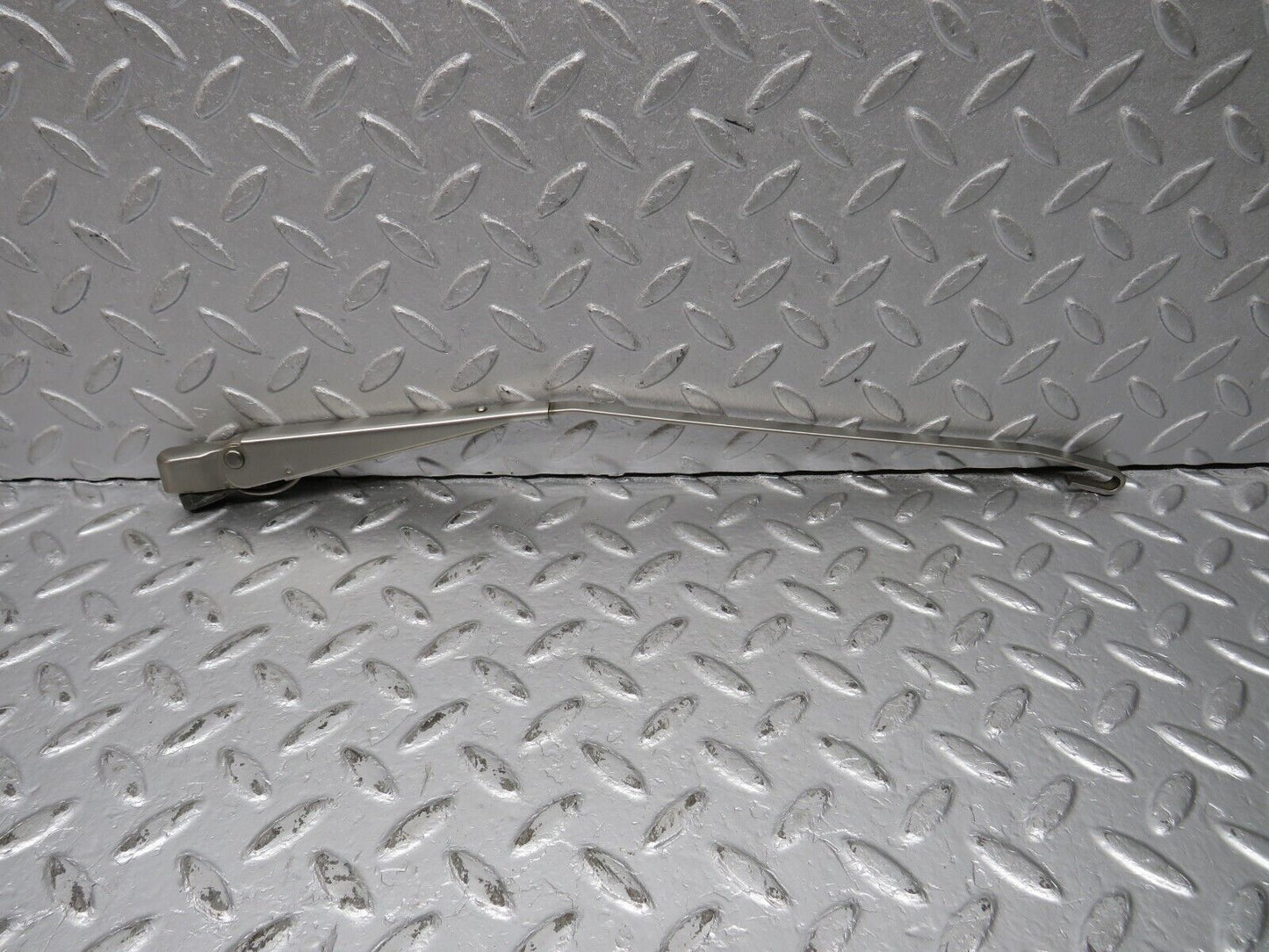 39981 Mercedes-Benz R107 350SL Windscreen Wiper Arm Right Side