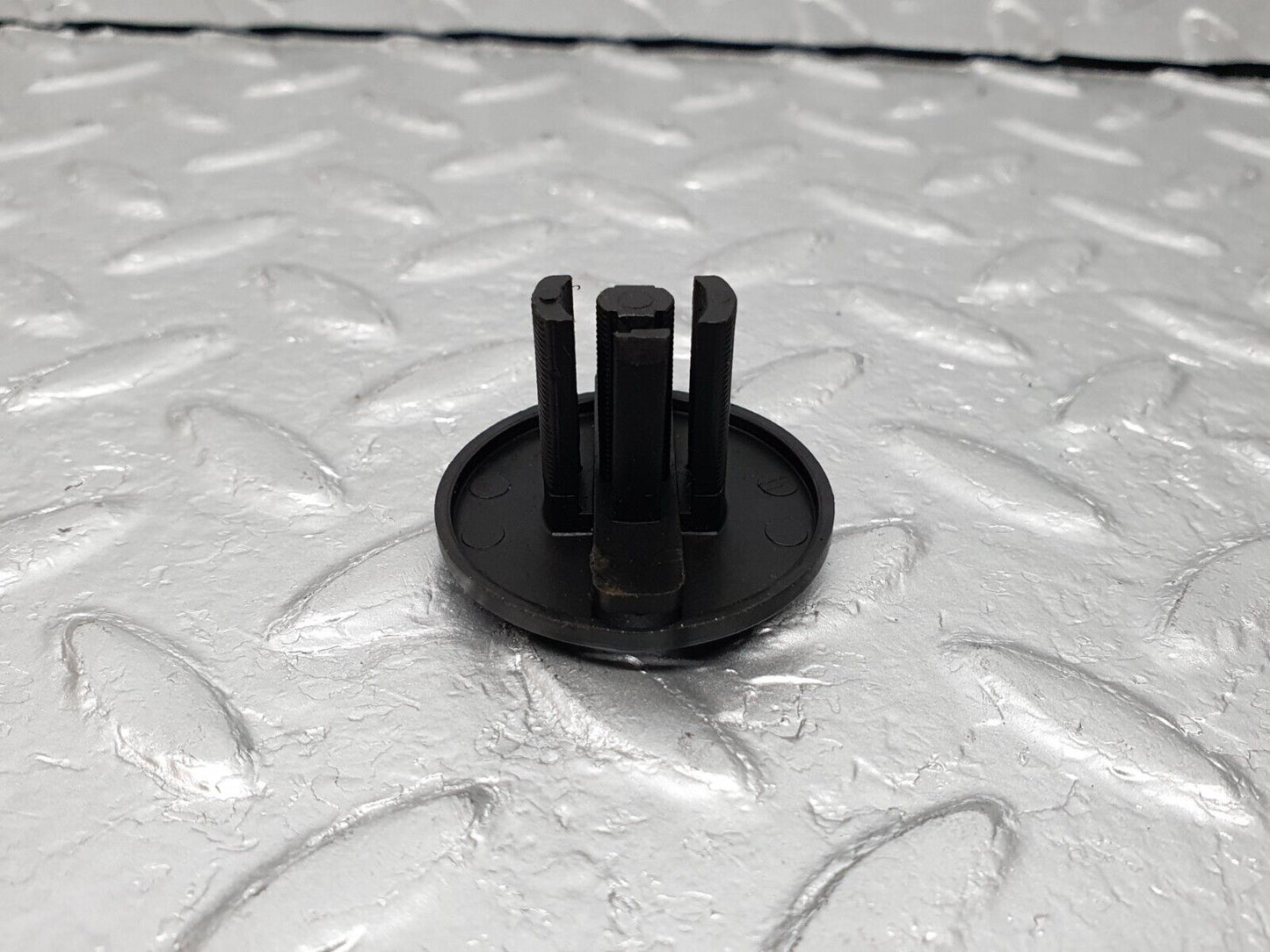 41689 Mercedes-Benz W124 200E Radiator Fan Shroud Holder