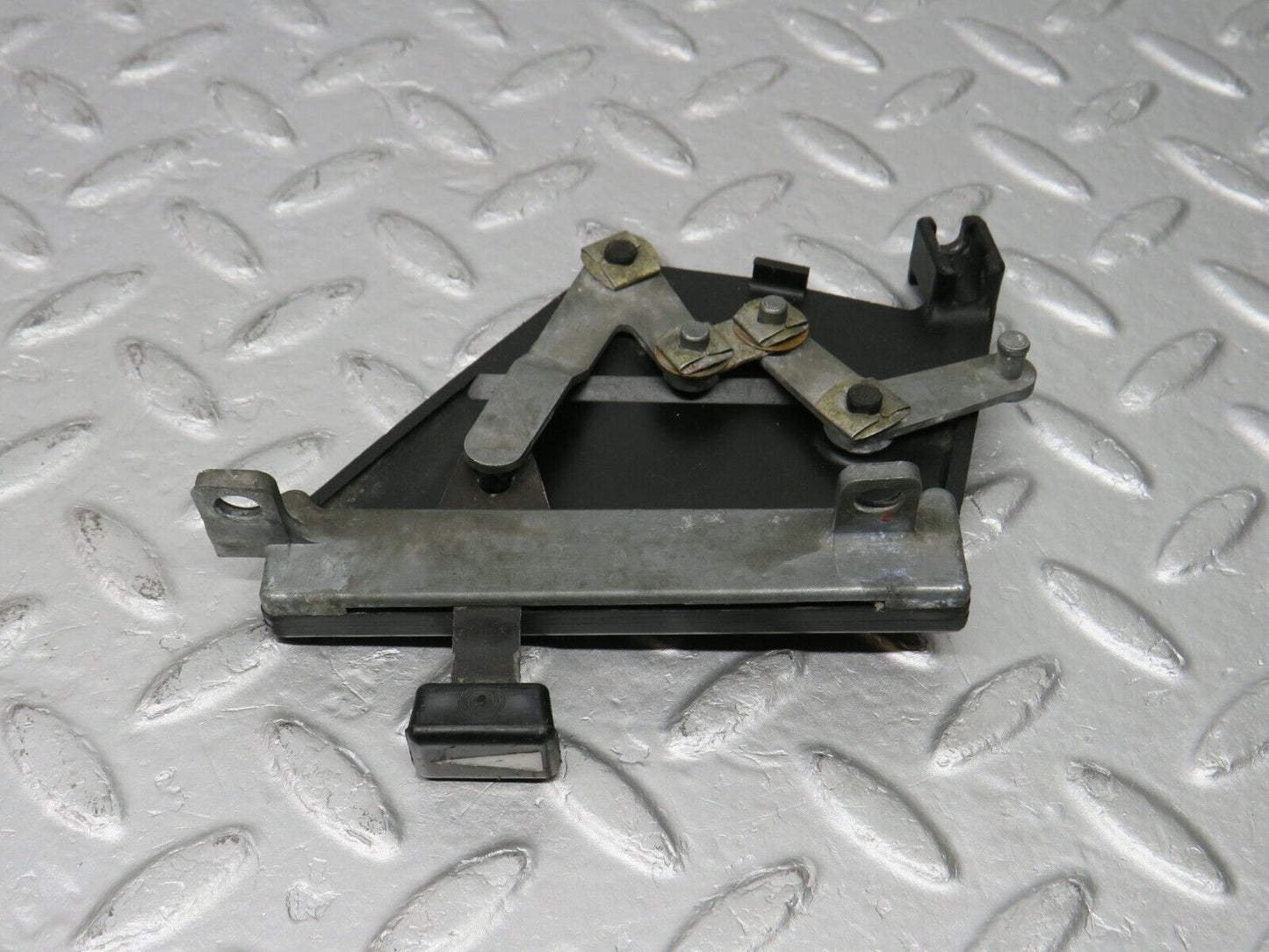 39201 Mercedes-Benz R107 500SL Air Vent Control Lever Right 1078300485