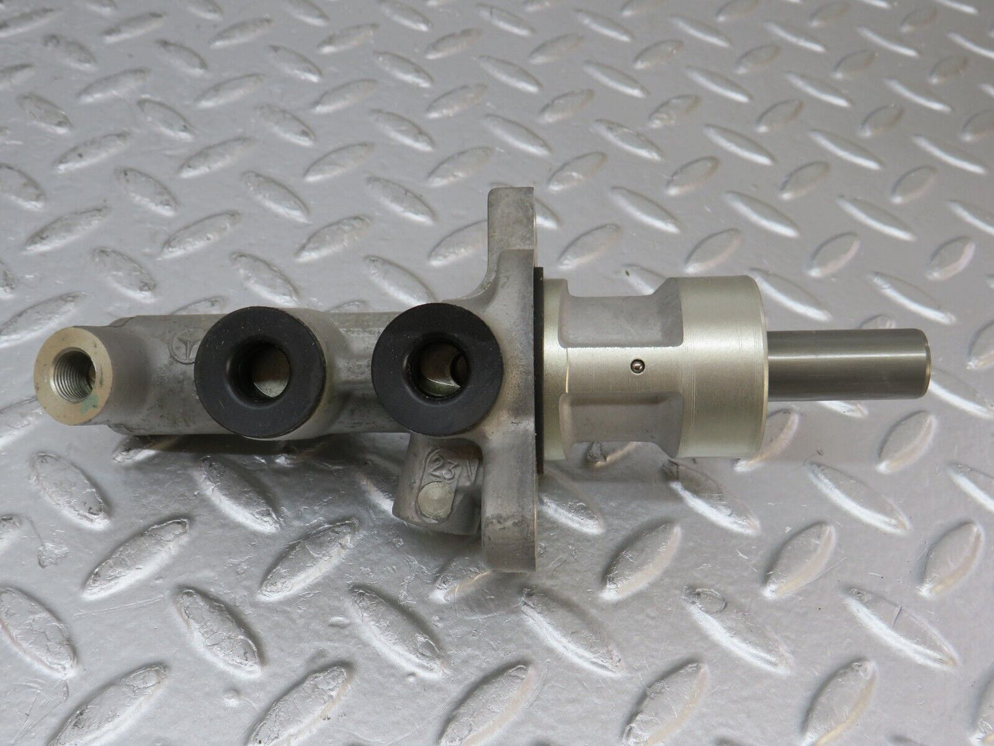 33386 Mercedes-Benz W202 C180 Brake Master Cylinder Lucas