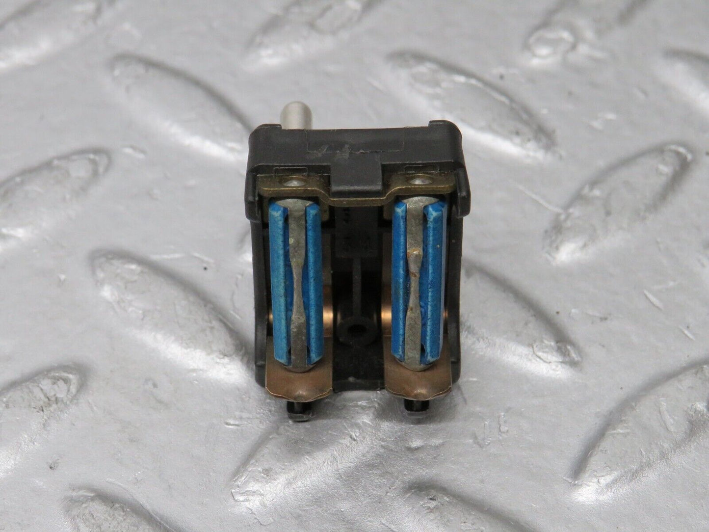 37953 Mercedes-Benz A124 320E Cabriolet Fuse Box Connector 2015400350