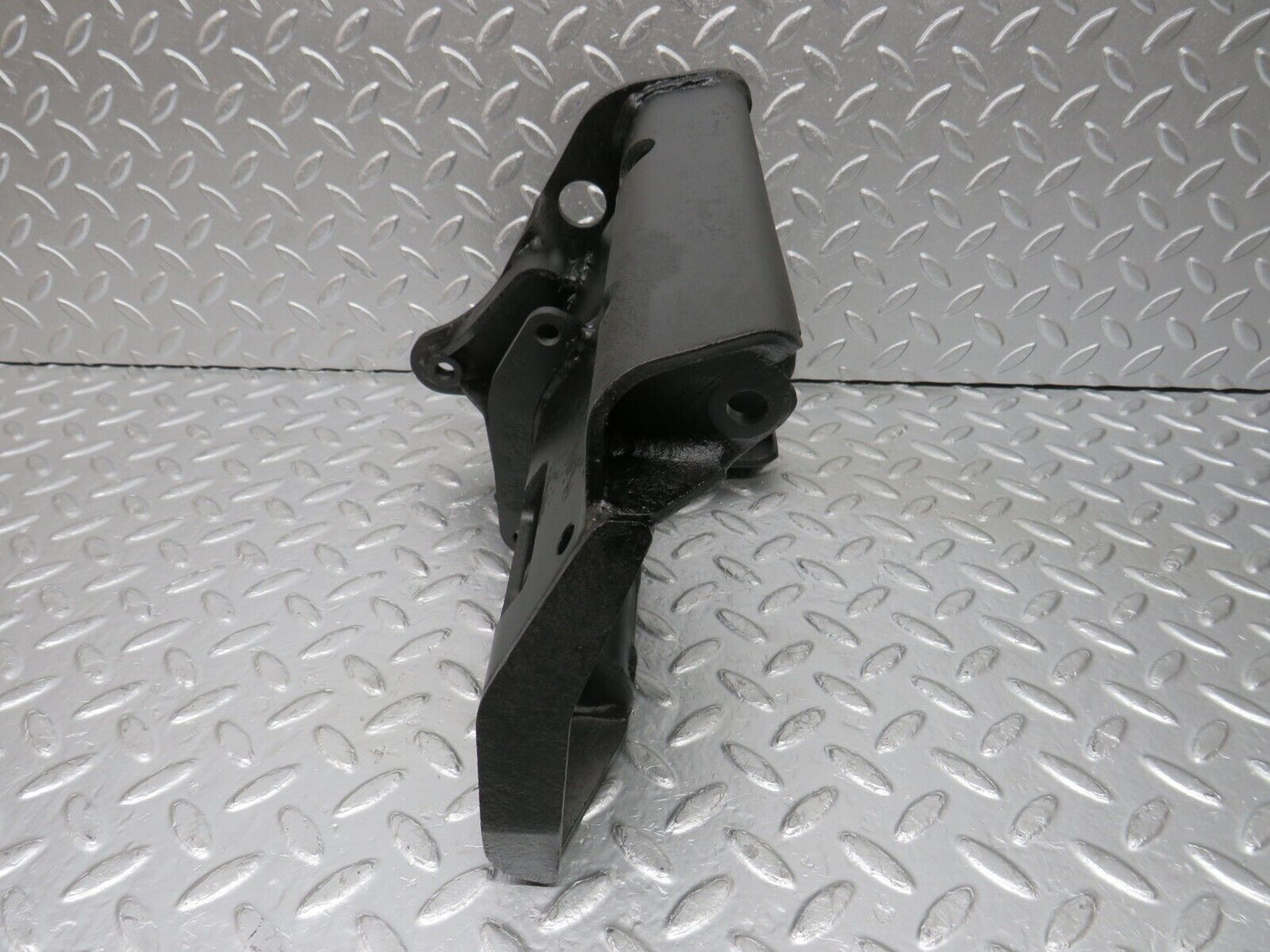 32979 Mercedes-Benz C107 R107 350 V8 Air Condition Compressor Mount Bracket