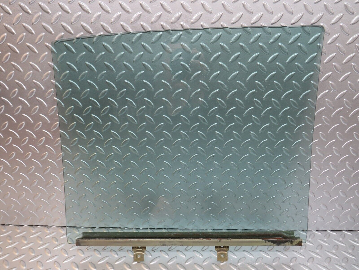 25471 Mercedes-Benz W123 200 Rear Left Door Window Glass