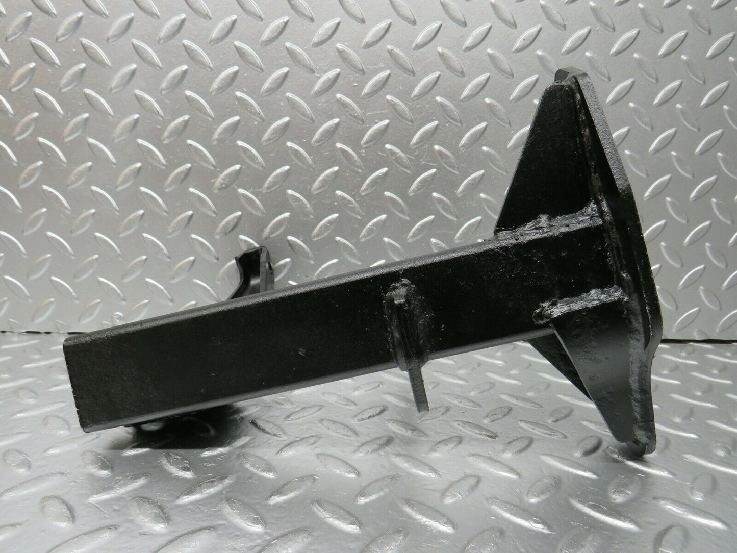 23914 Mercedes-Benz C107 450SLC Coupe Air Condition Compressor Mount Bracket