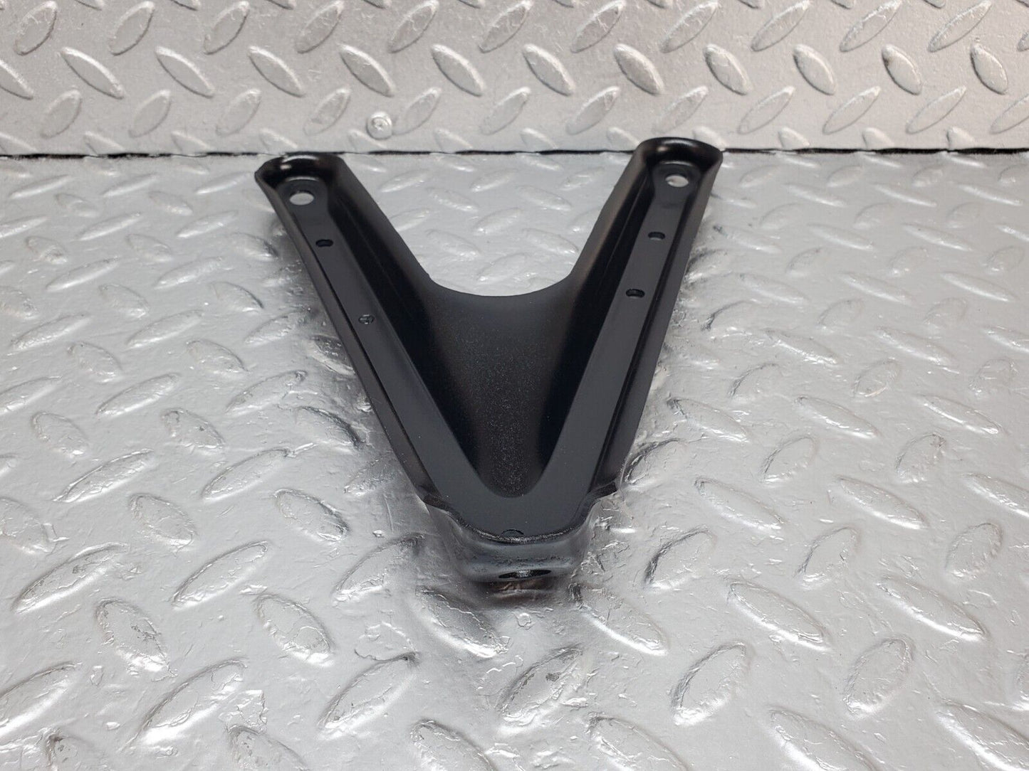44810 Mercedes-Benz W124 220E Air Intake Manifold Bracket
