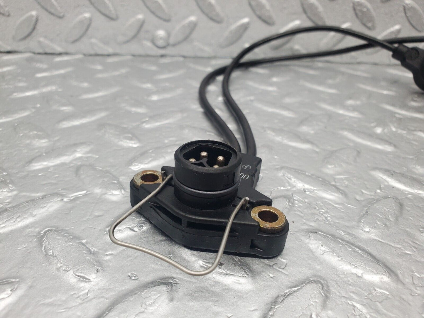 46202 Mercedes-Benz W124 280E Knock Sensor 0031537728 2025402081