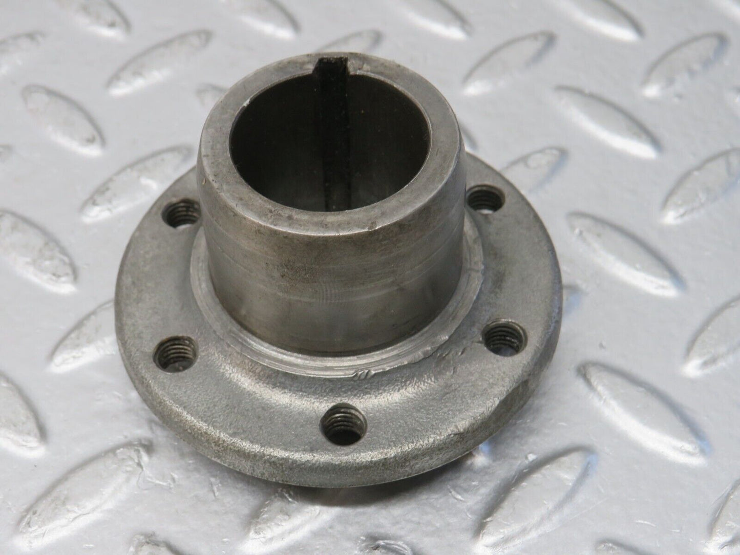 32877 Mercedes-Benz C107 R107 350 V8 Crankshaft Sleeve Hub