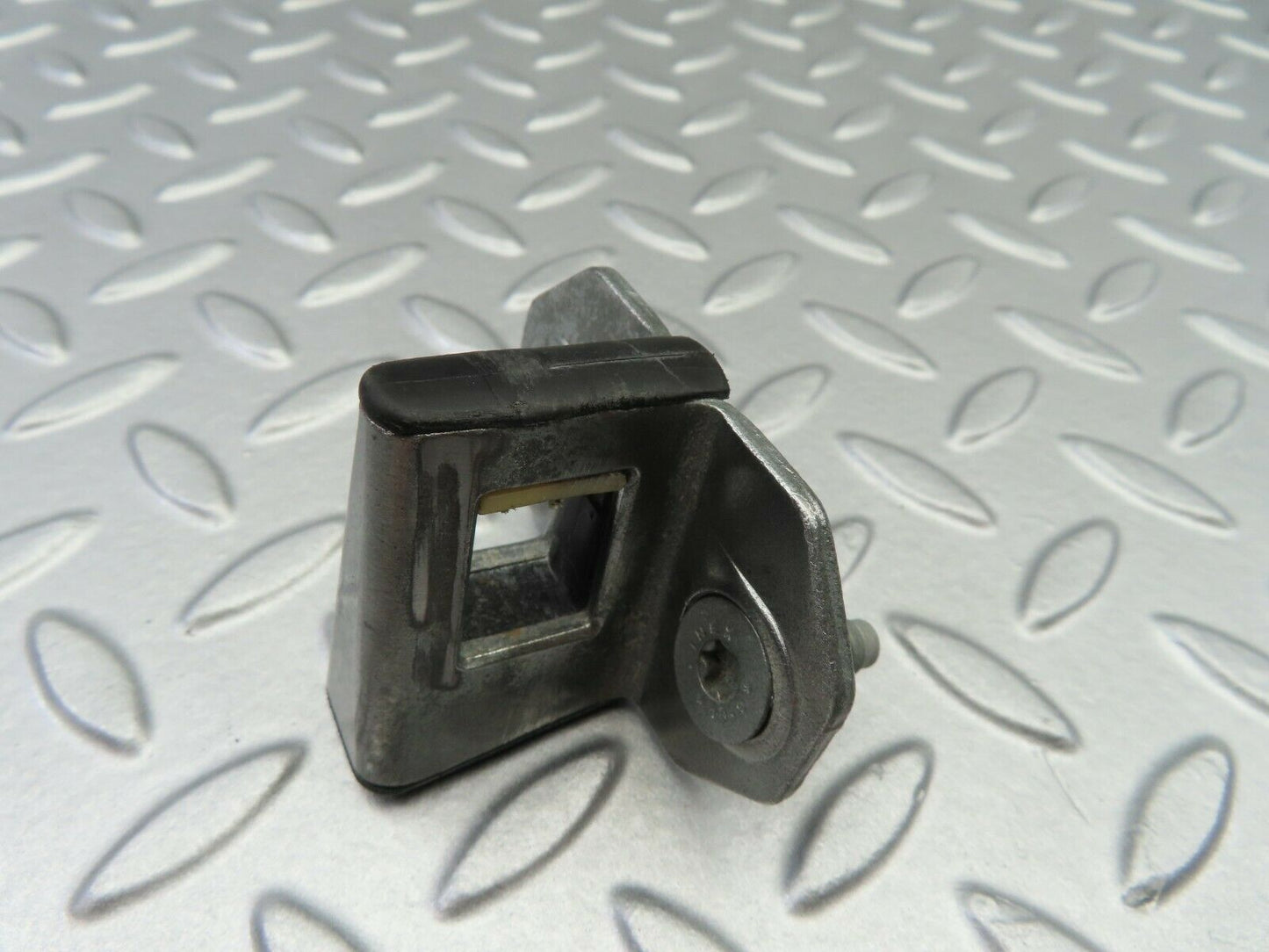 6759 Mercedes-Benz S124 E220 Wagon Door Lock Latch
