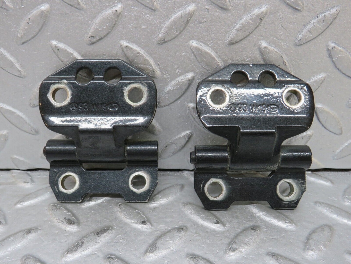 37738 Mercedes-Benz A124 320E Cabriolet Door Hinge Left Side