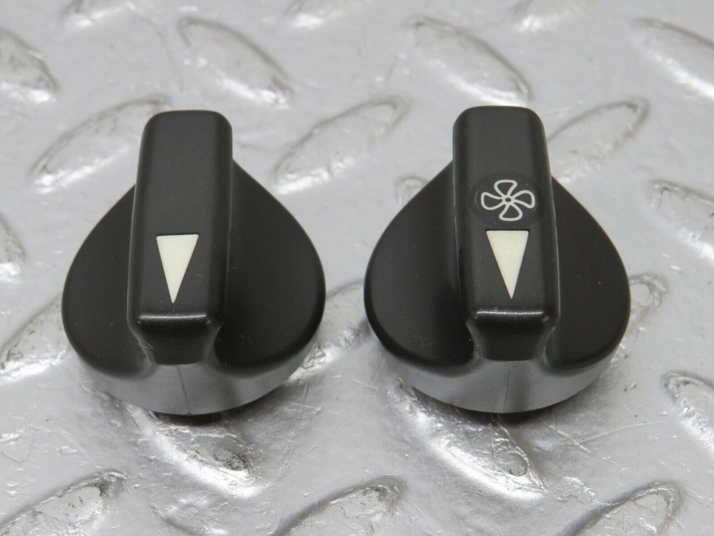32721 Mercedes-Benz S124 300TE Wagon Heater Control Knob