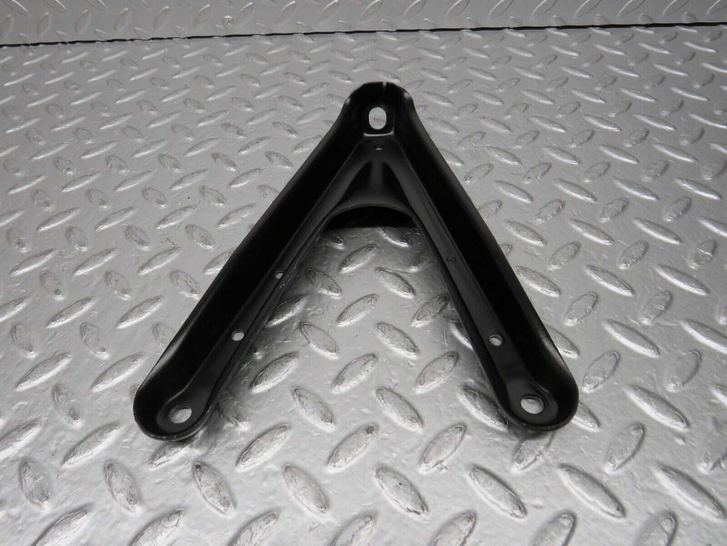 31472 Mercedes-Benz S124 220TE Wagon Air Intake Manifold Bracket