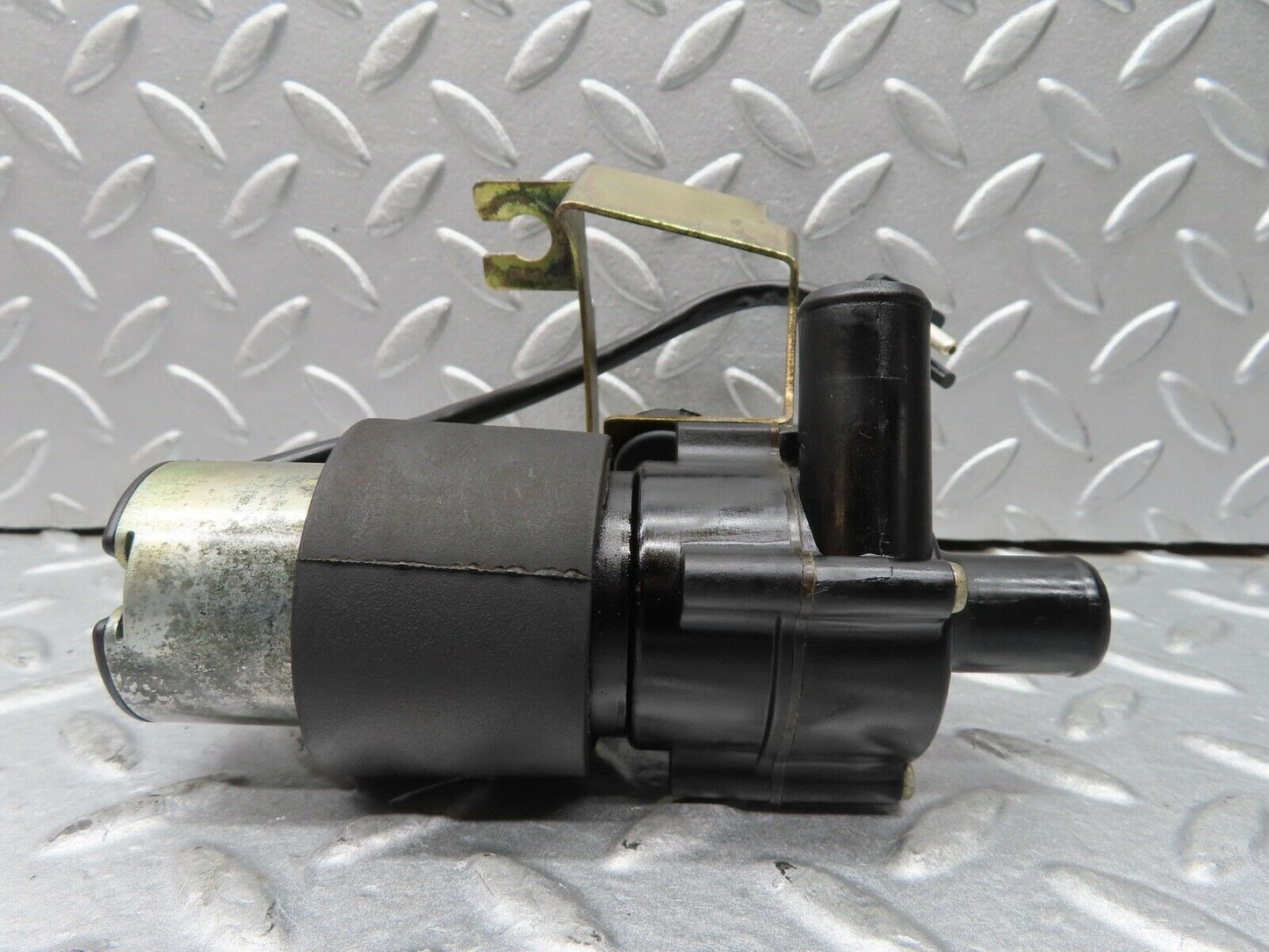 17269 Mercedes-Benz R129 300SL Coupe Heating Water Pump 0018351064
