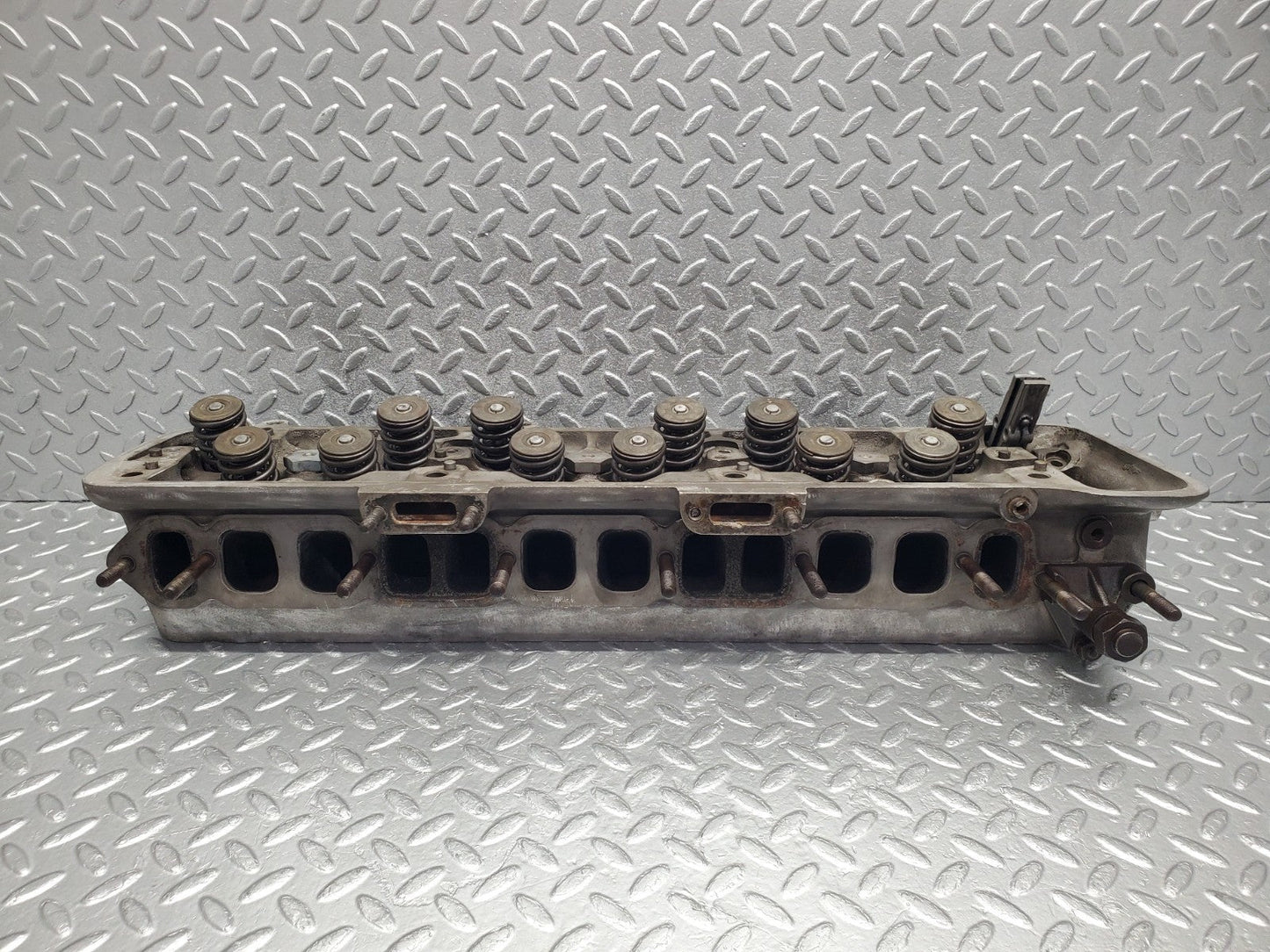 W112 cylinder head used OEM