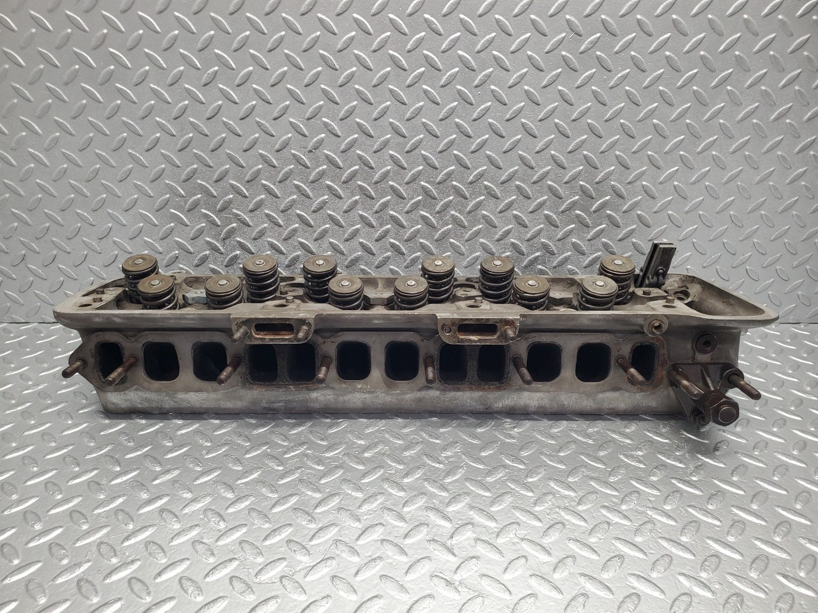 W112 cylinder head used OEM