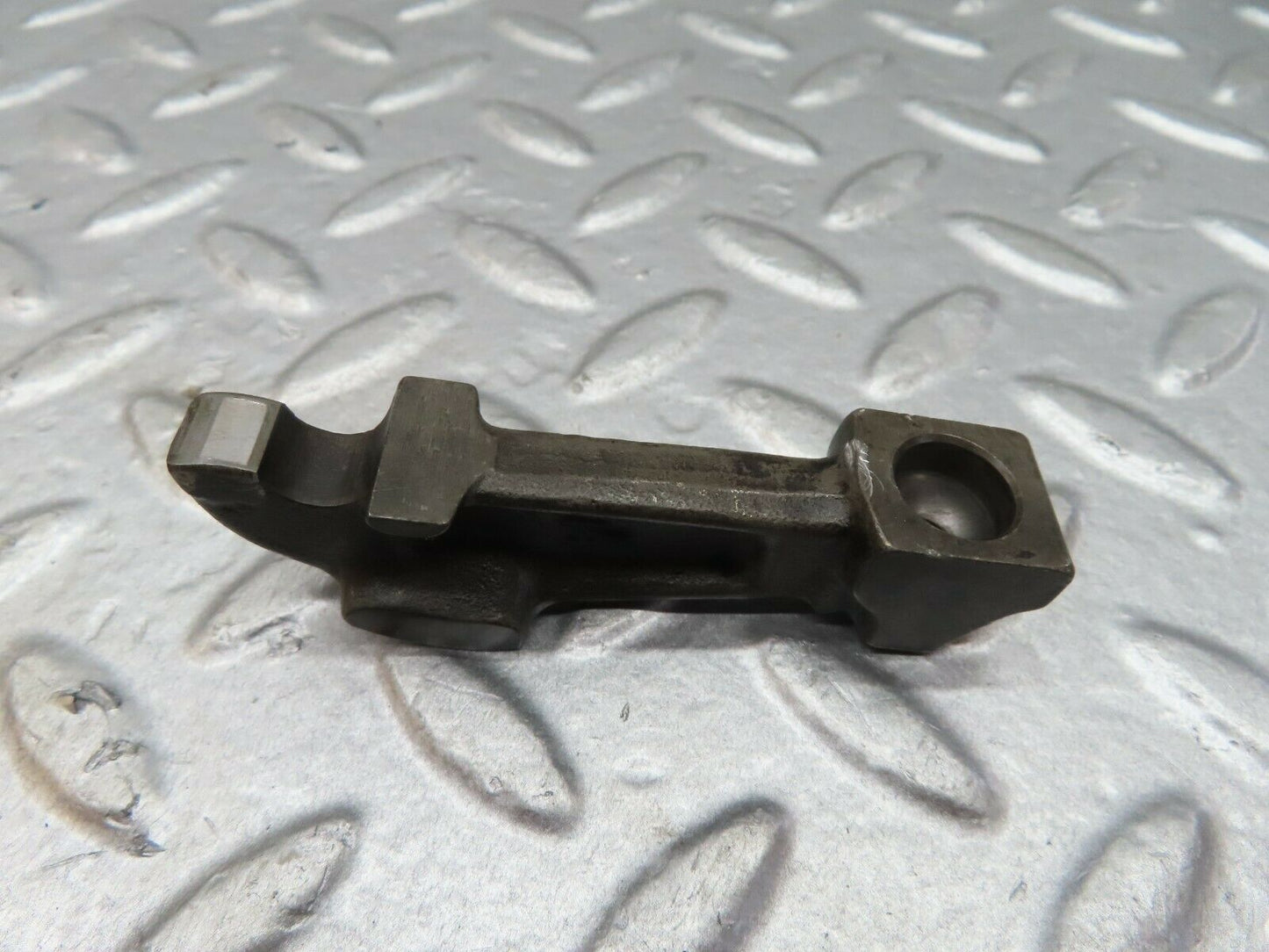18066 Mercedes-Benz W123 200 Valve Rocker Arm With Retaining Spring