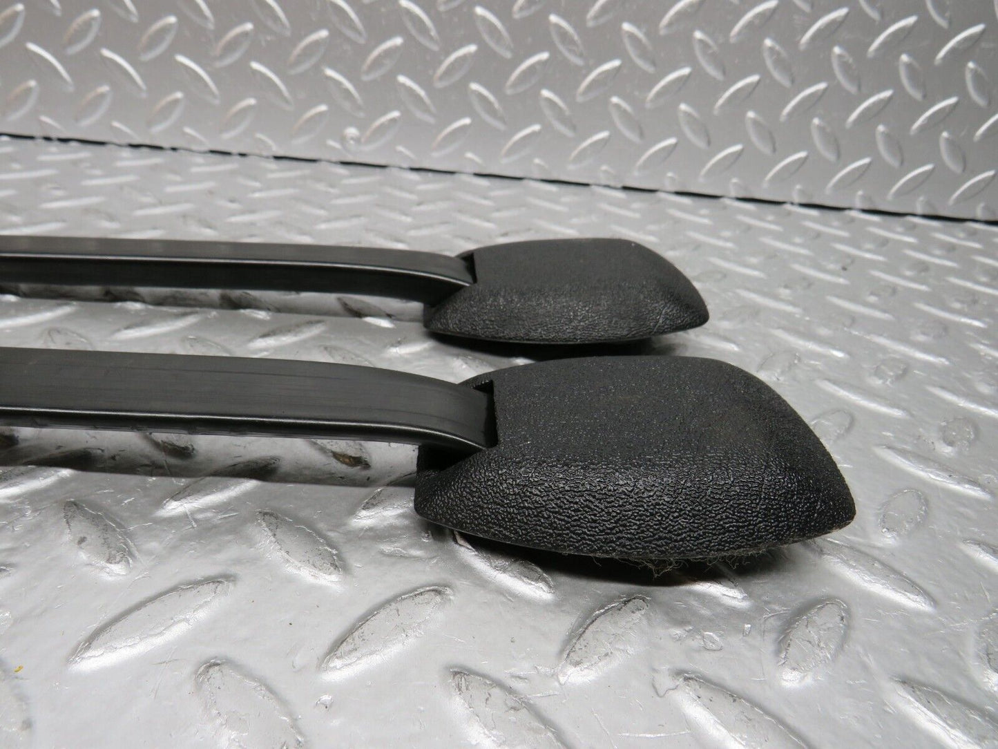 29401 Mercedes-Benz W124 230E Seat Belt Runner Pair 2019190920