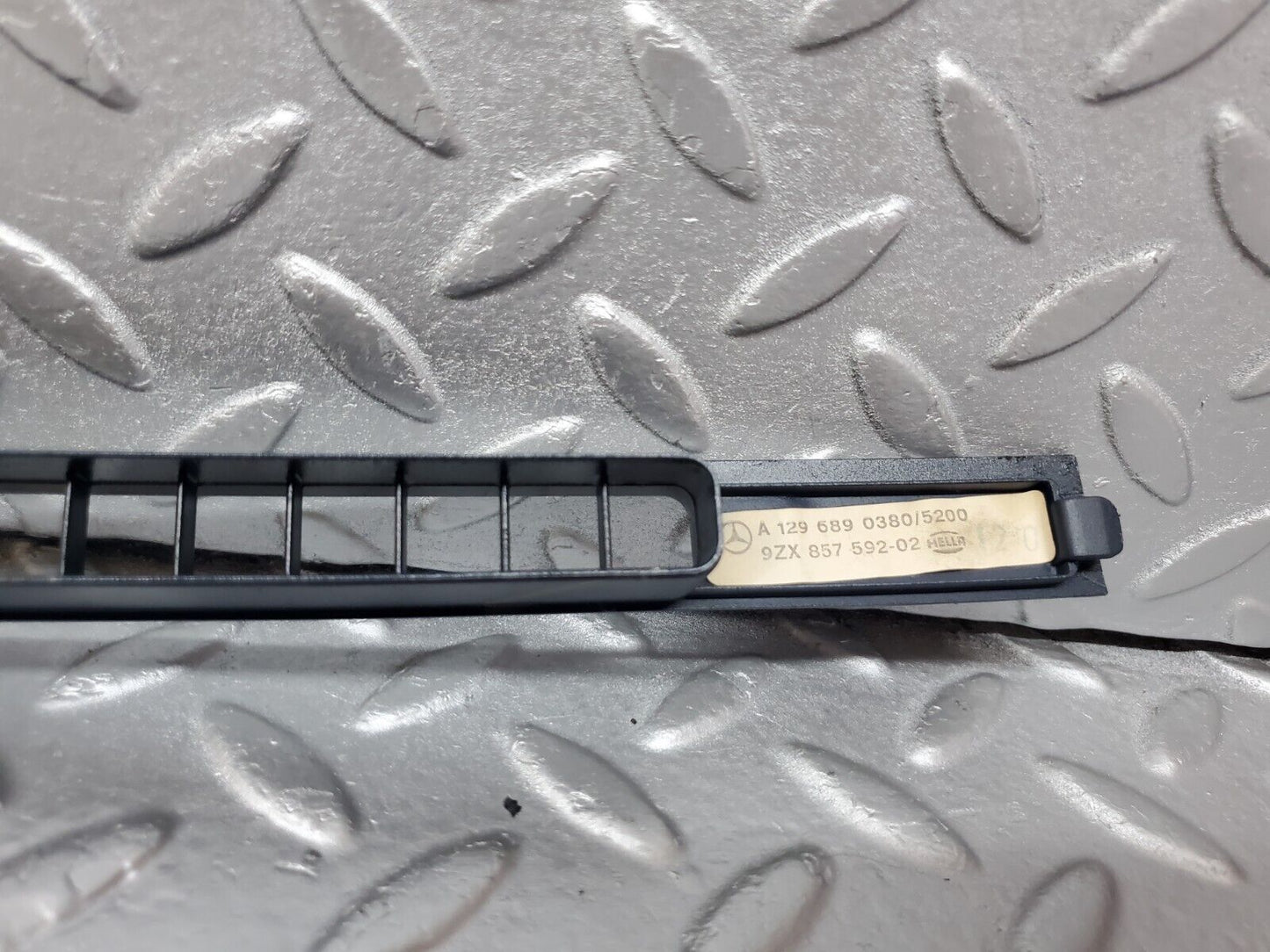 45048 Mercedes-Benz R129 300SL Coupe Windscreen Defroster Air Vent 1296890380 1296890480