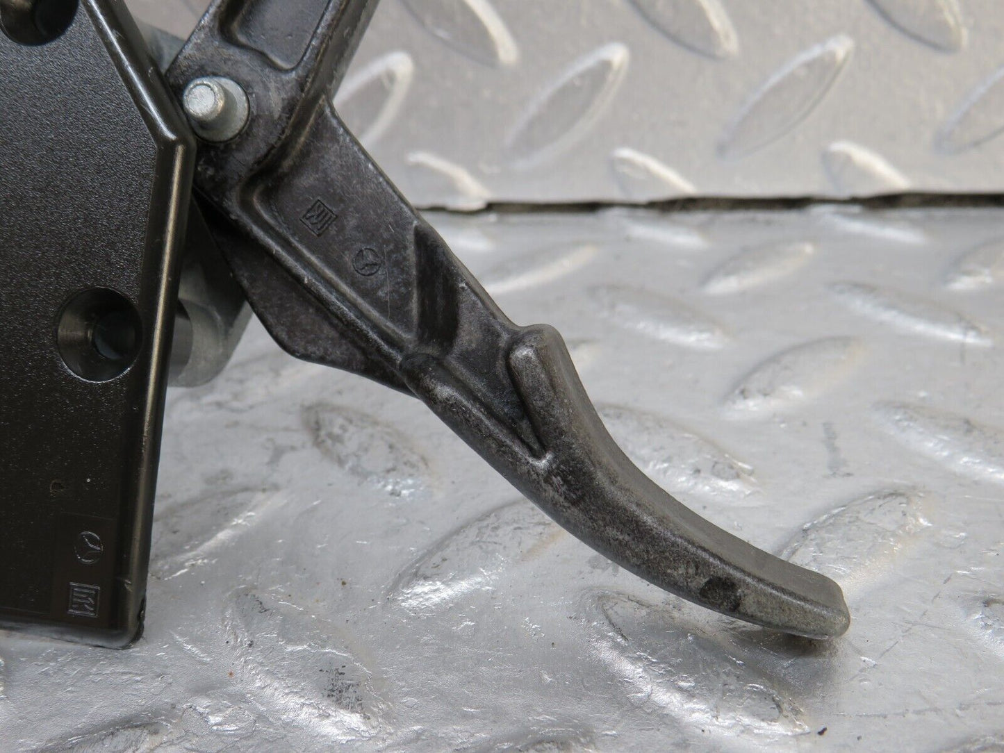 37045 Mercedes-Benz C126 420SEC Coupe Hood Opener Bonnet Release