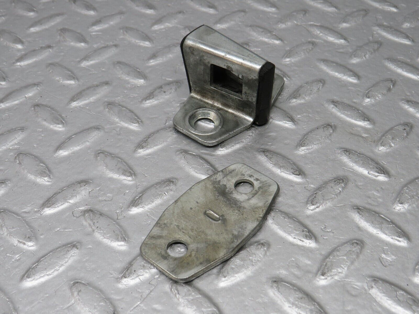 36614 Mercedes-Benz W201 190E 2.0L Door Lock Latch