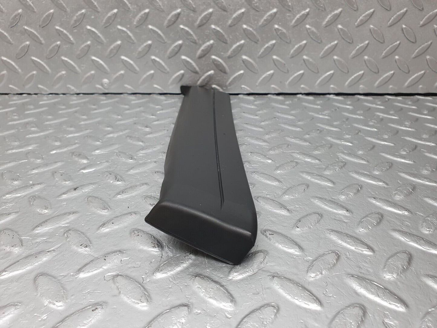 41423 Mercedes-Benz W124 200E Front Right Fender Wing Lower Moulding Trim