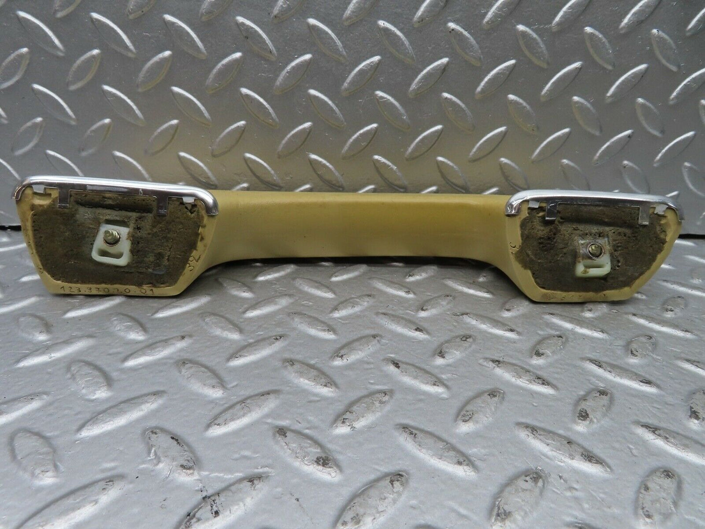21028 Mercedes-Benz W123 230E Interior Door Handle Right Side Beige 1239702001