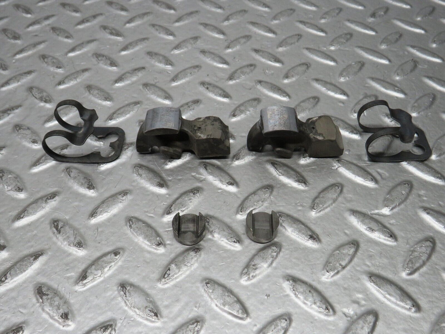 28190 Mercedes-Benz W123 280E Valve Rocker Arm With Tappet & Retaining Spring