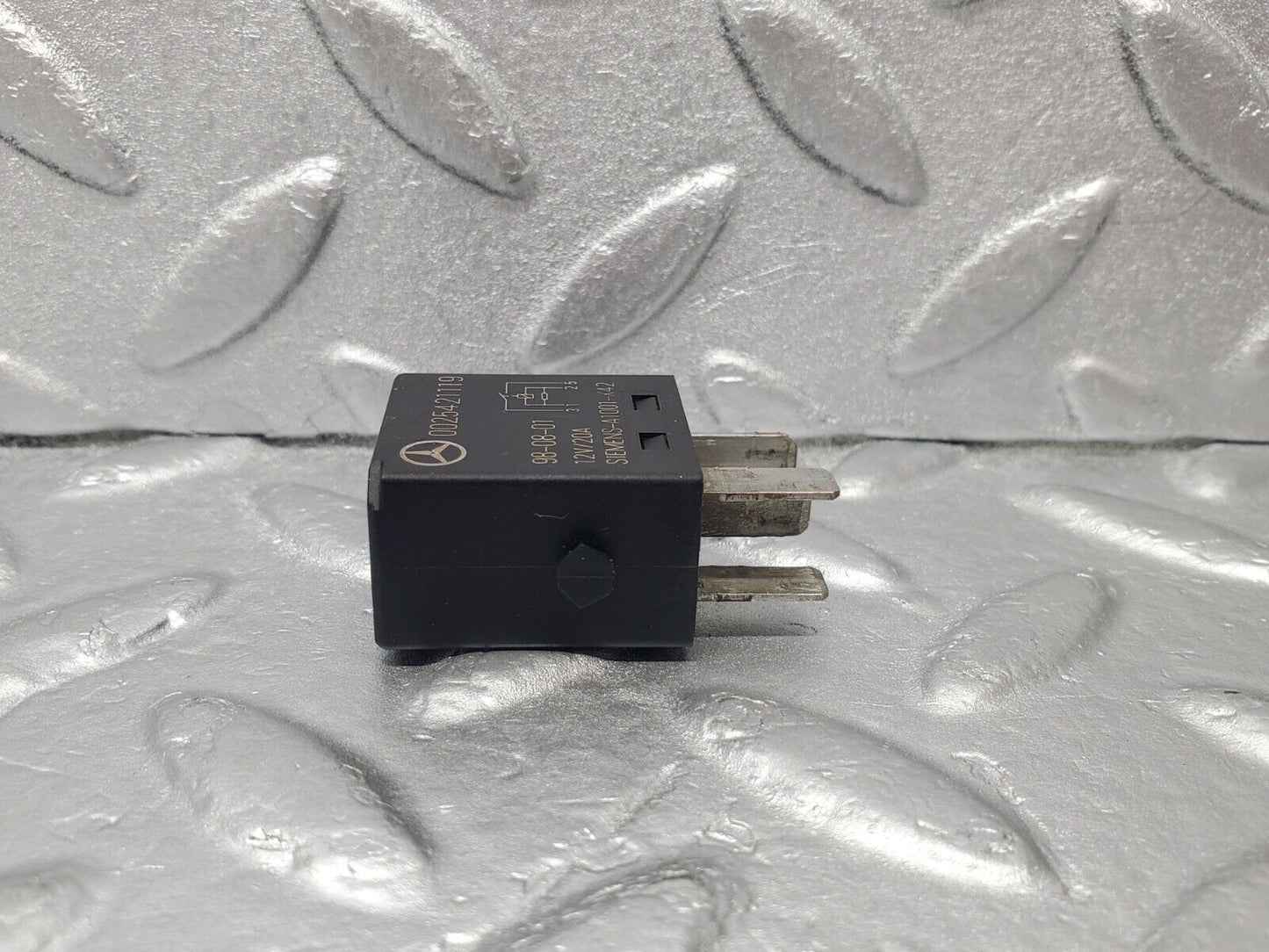 46924 Mercedes-Benz R129 320SL Coupe Indicator Relay 0025421119