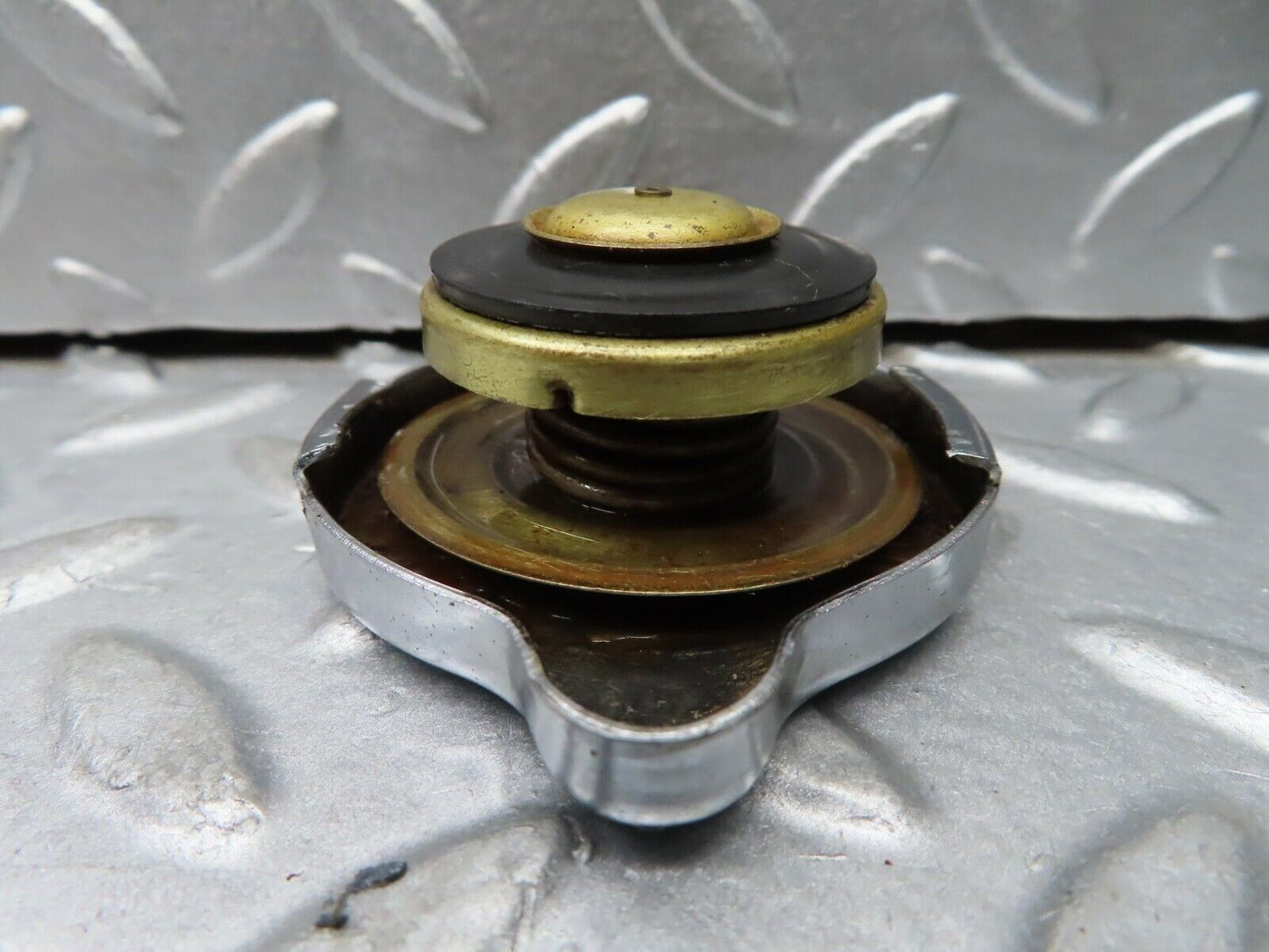 20347 Mercedes-Benz W114 280CE Coupe Radiator Cap RS-512A