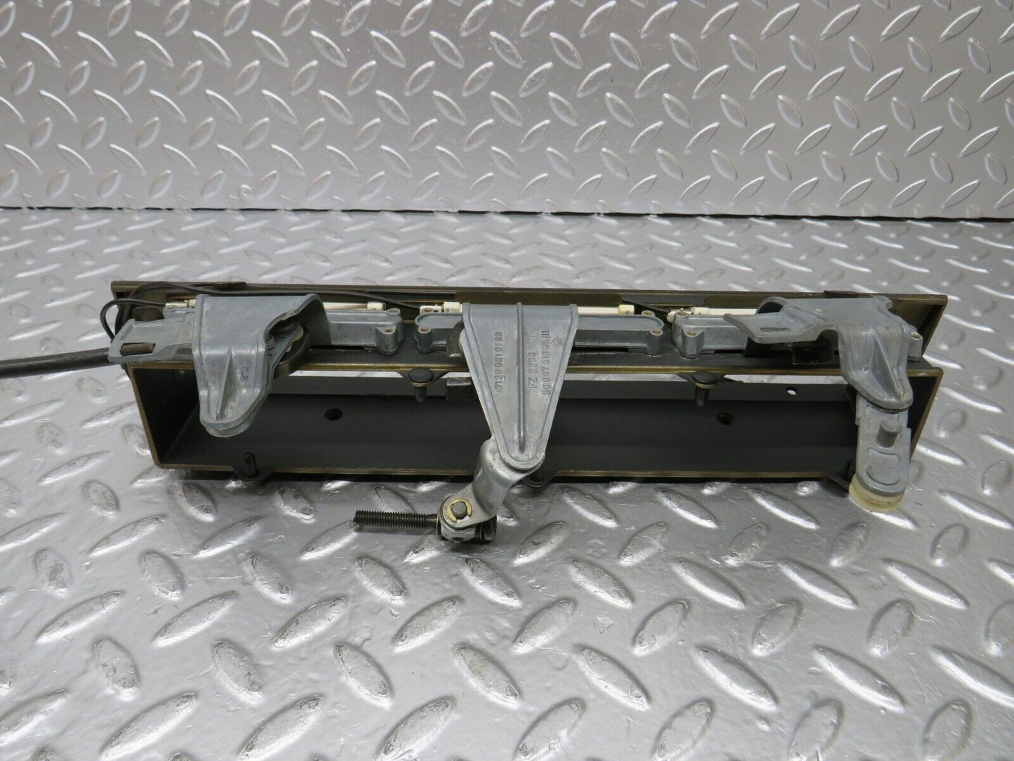 25097 Mercedes-Benz W126 Dashboard Centre Air Vent Console 1268310030