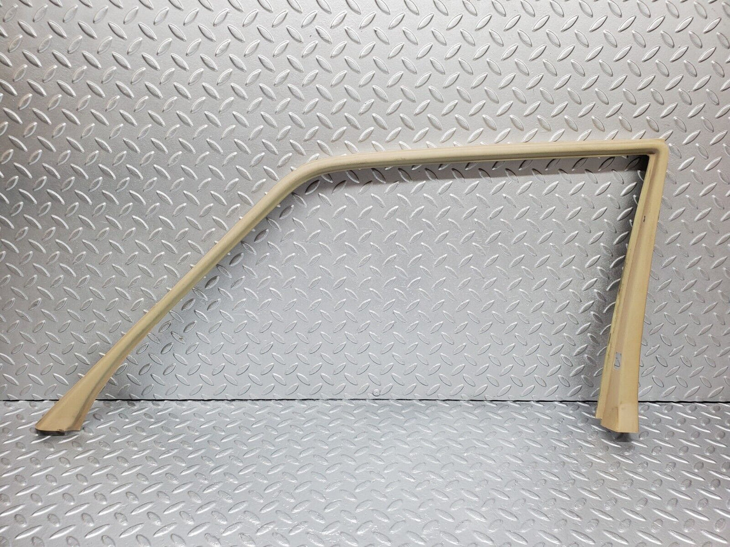 45860 Mercedes-Benz W126 420SE Front Right Door Window Frame Cover 1267250471