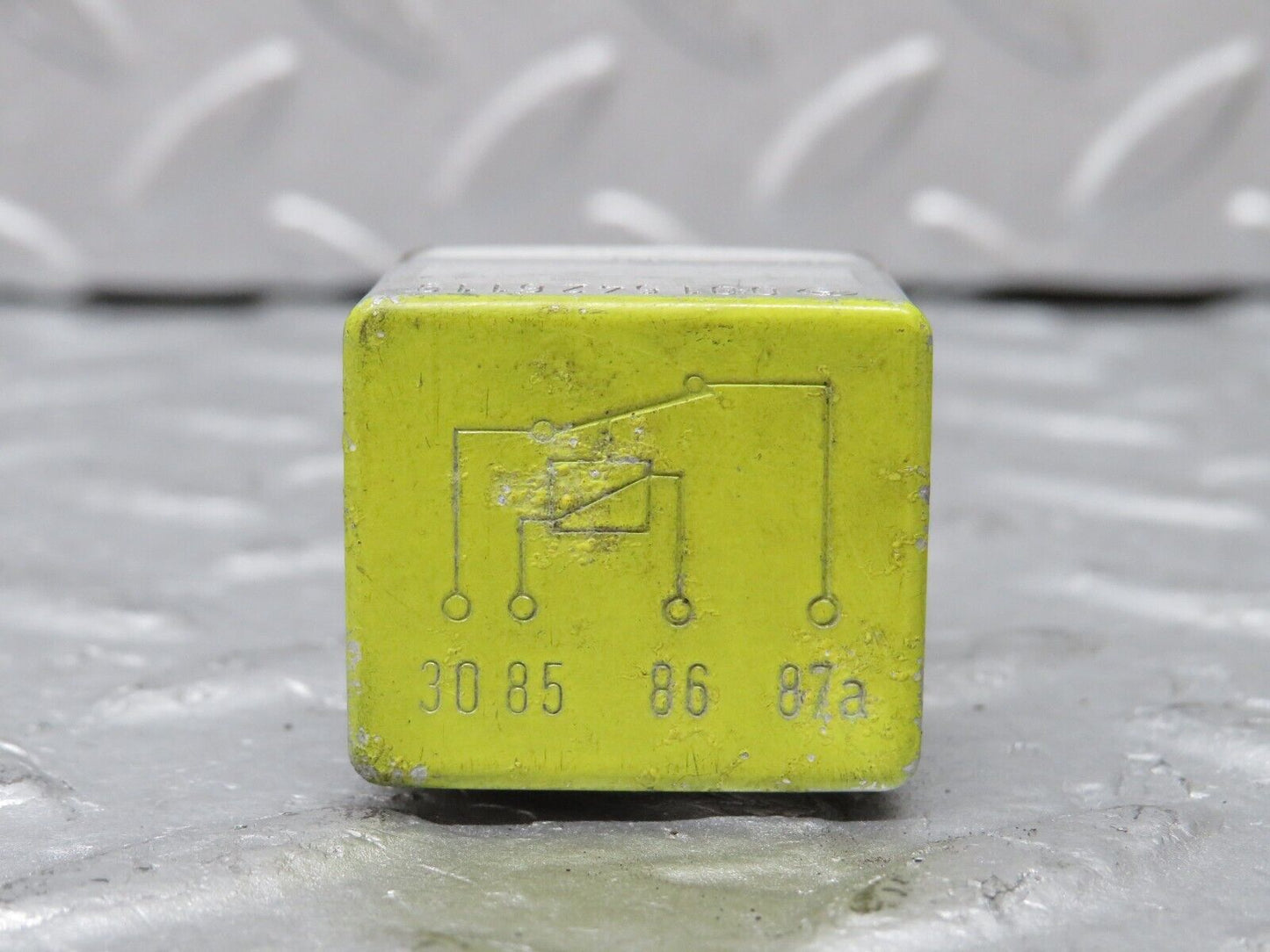 36708 Mercedes-Benz W201 190E 2.0L Fuel Cut Off Relay 0015426119