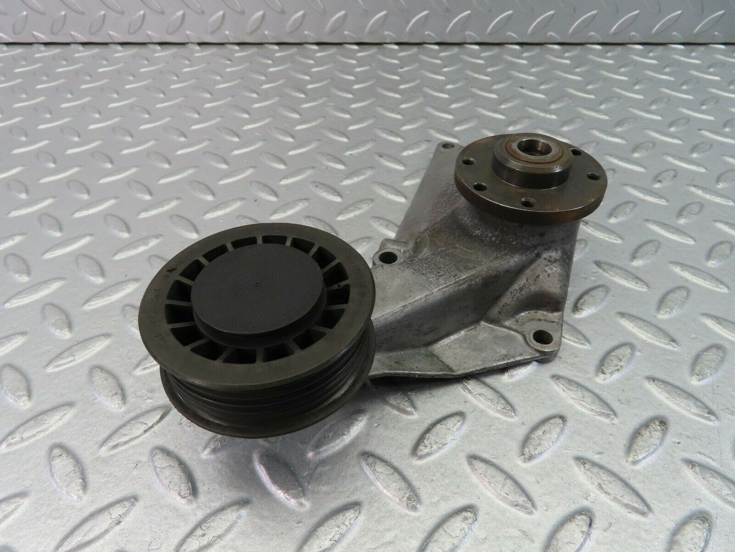 9421 Mercedes-Benz C124 300CE Viscose Fan Clutch Bearing Bracket 1032050805