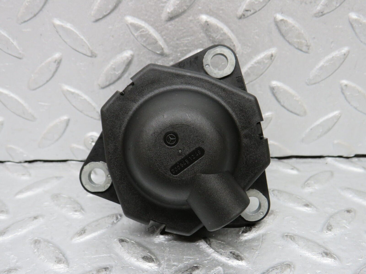 37909 Mercedes-Benz A124 320E Cabriolet Rear Axle Transfer Case Plug 0005451246