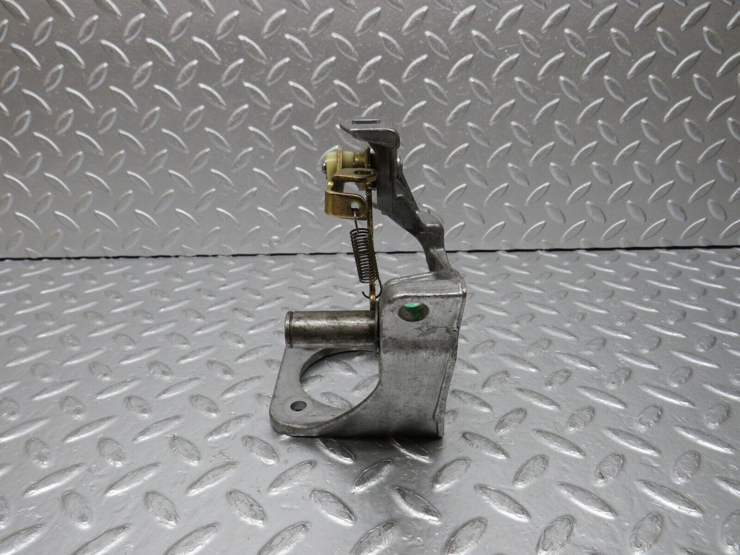 31701 Mercedes-Benz W201 190LE 1.8L Brake Pedal Bracket 1242900919