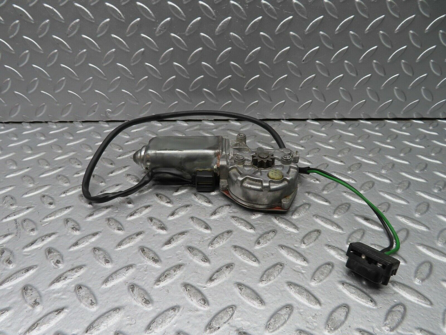 21440 Mercedes-Benz W126 300SE Rear Right Window Regulator Motor 0130821036