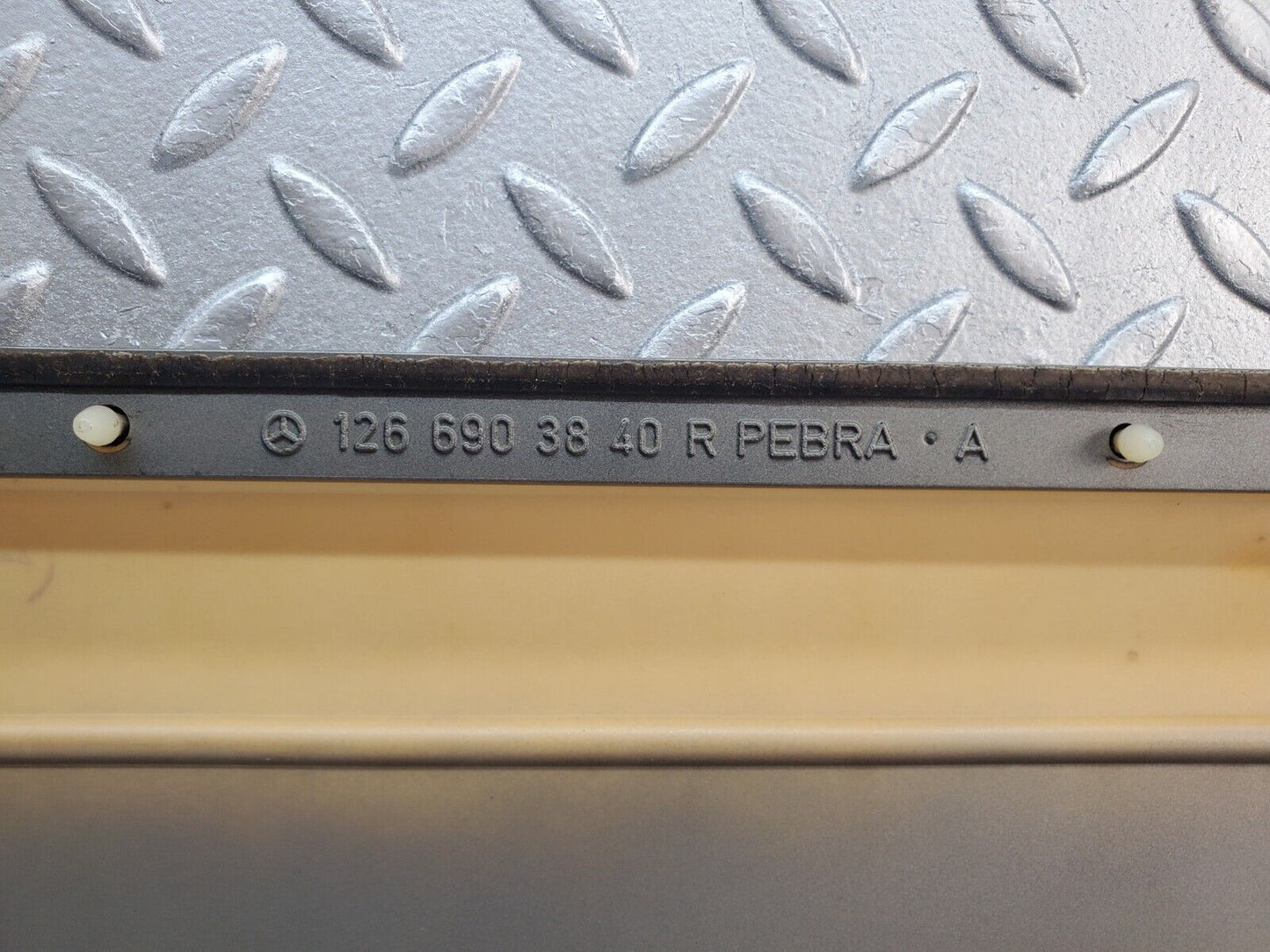45704 Mercedes-Benz W126 420SE Front Right Door Moulding Trim 1266903840